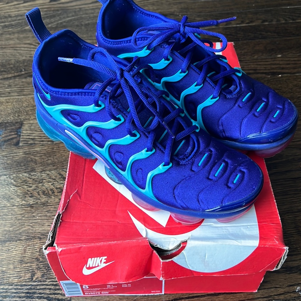 vapormax plus metallic purple